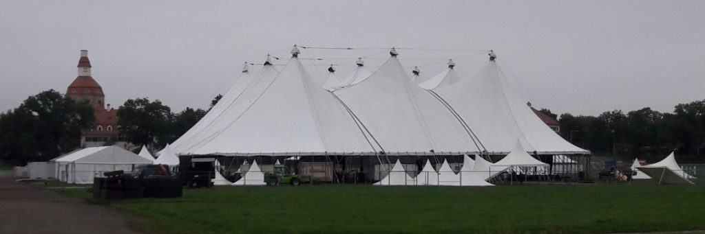 Oktoberfest 2022 Festzelt Aufbau