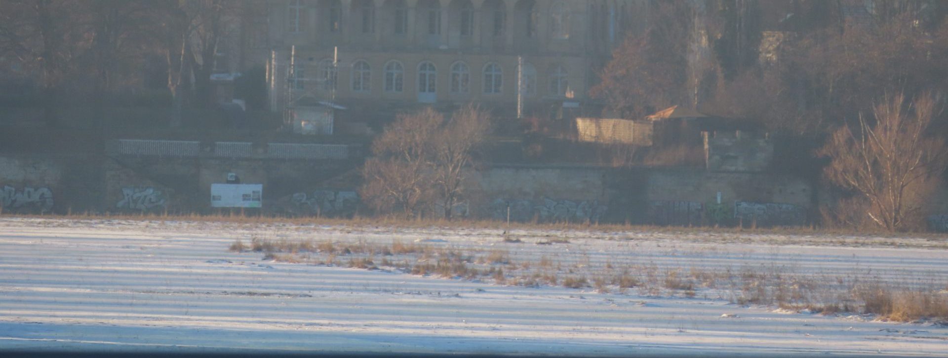 Schloss Übigau mit Frost in der Flutinne