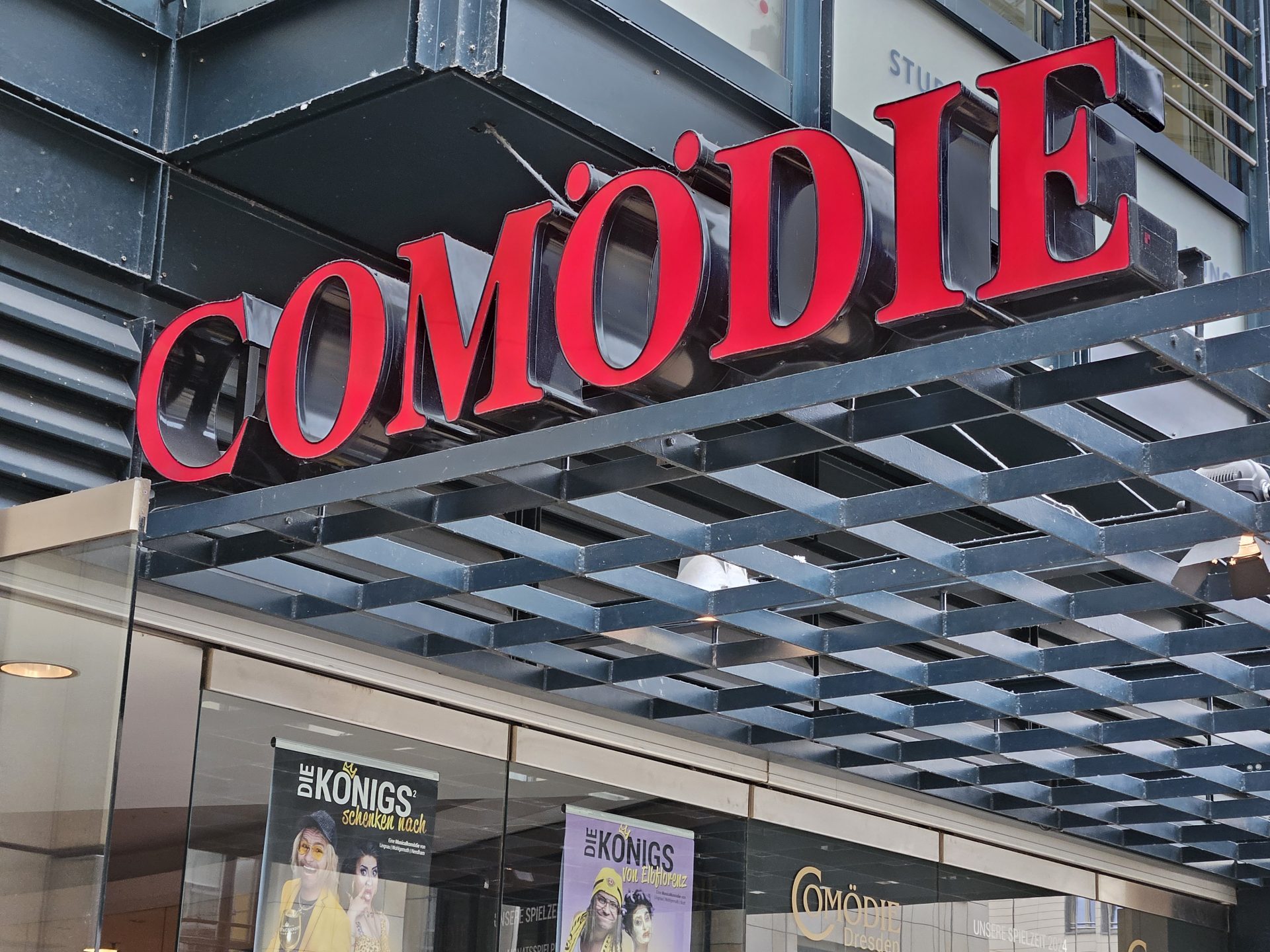 Eingang Comödie Dresden im World Trade Center Freiberger Straße Dresden