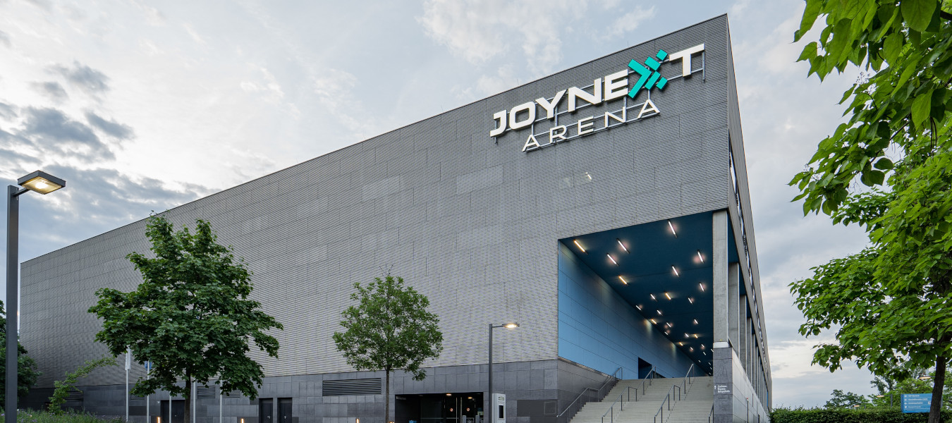 Außenansicht JOYNEXT Arena