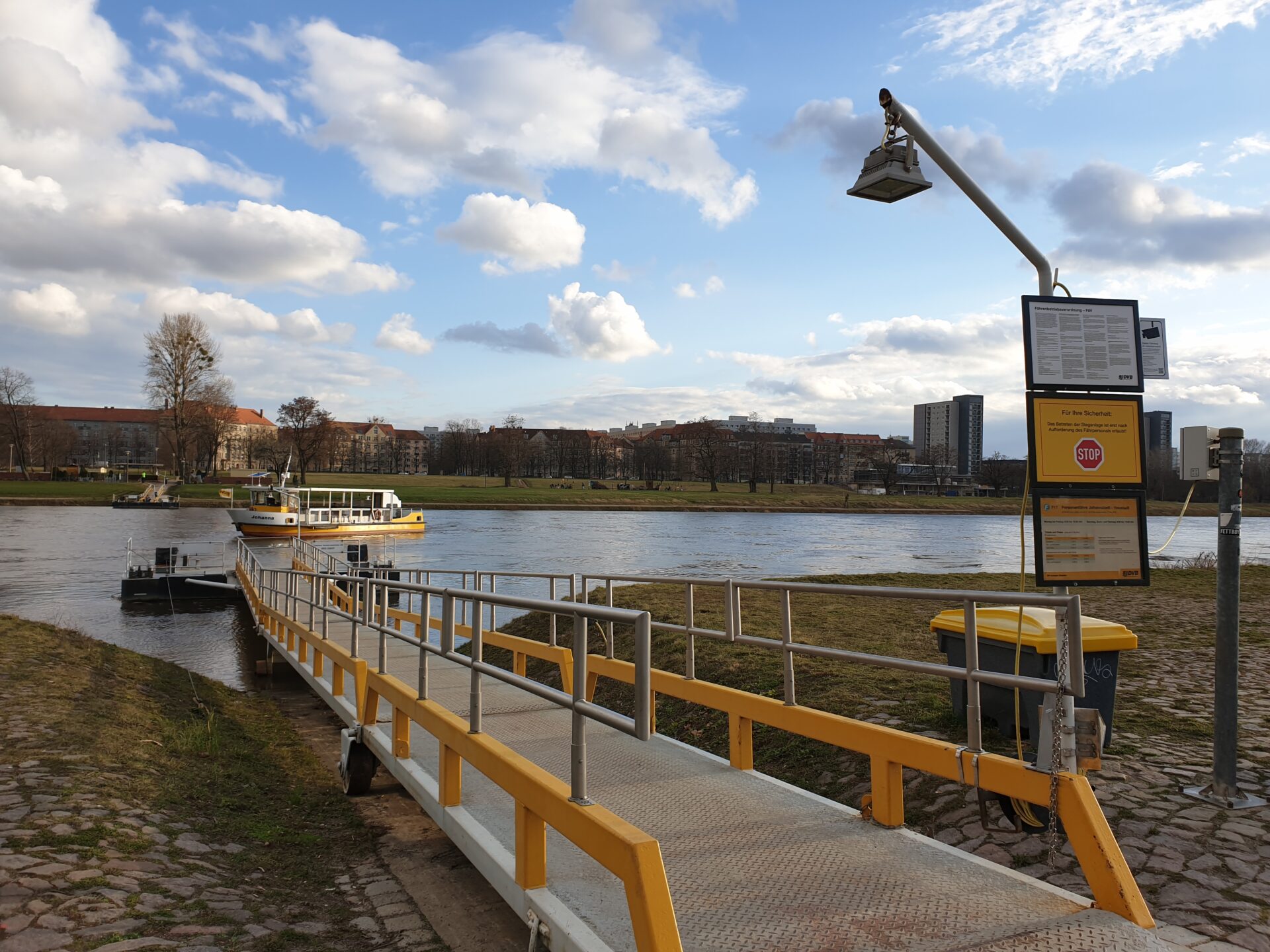 Elbe Fähre Johanna Dresden