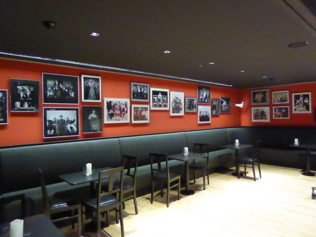 Herkuleskeule Dresden kabarett Theater Foyer
