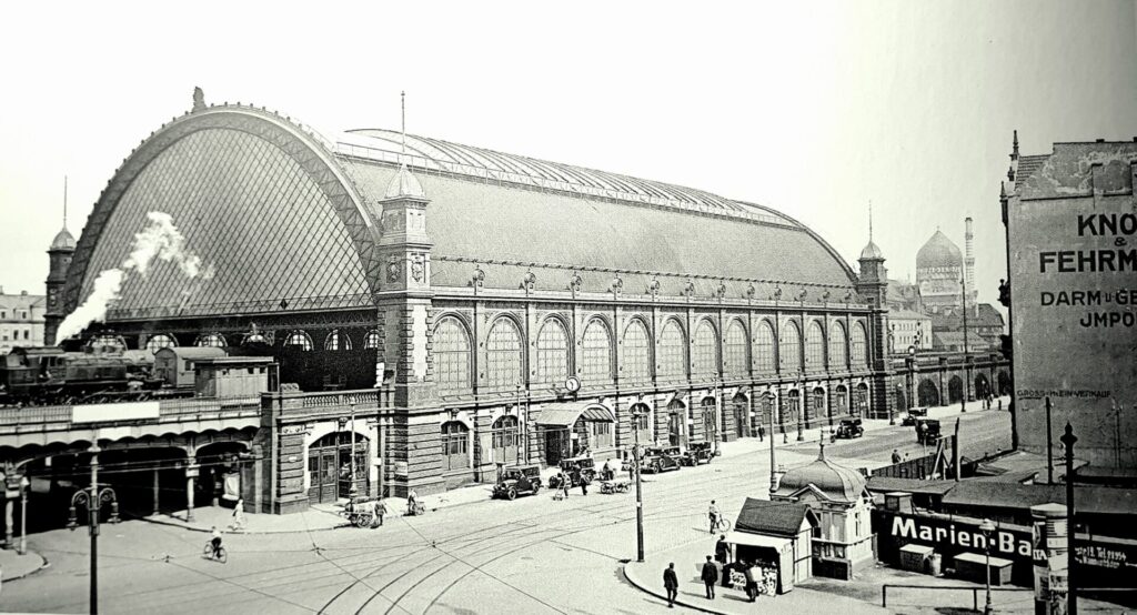 Bahnhof, Dresden Mitte