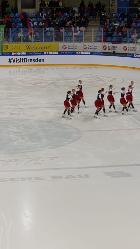 Der DresdenCup 2025 bringt die internationale Elite des Synchronized Skating in die Joynext Arena