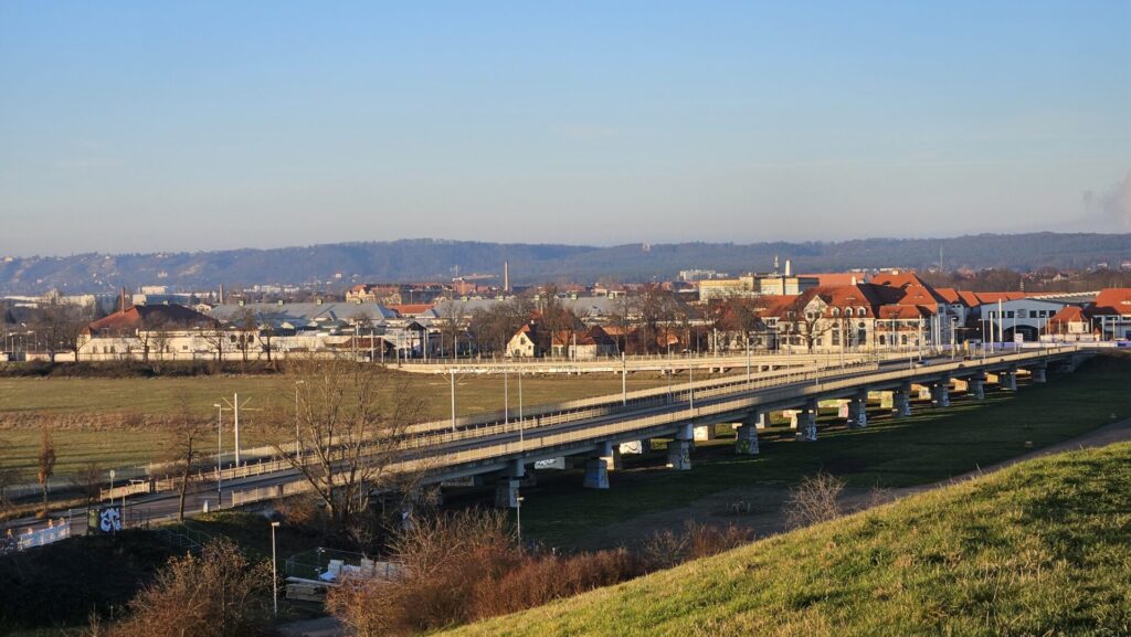 Blick vom Trümmerberg auf das alte Schlachthofgelände