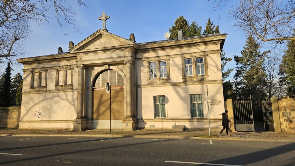 Eingang Neuer Katholischer Friedhof Bremer Straße