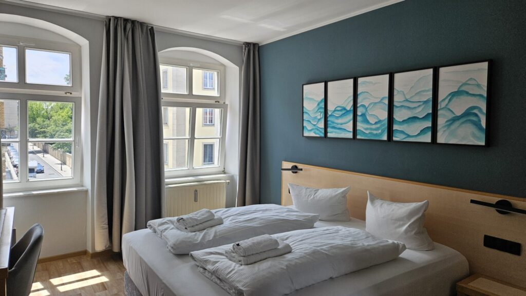 Innenansicht eines Hotelzimmers im Hotel Friedrichstadt