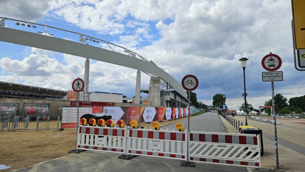 Elberadweg am Heinz-Steyer-Stadion gesperrt