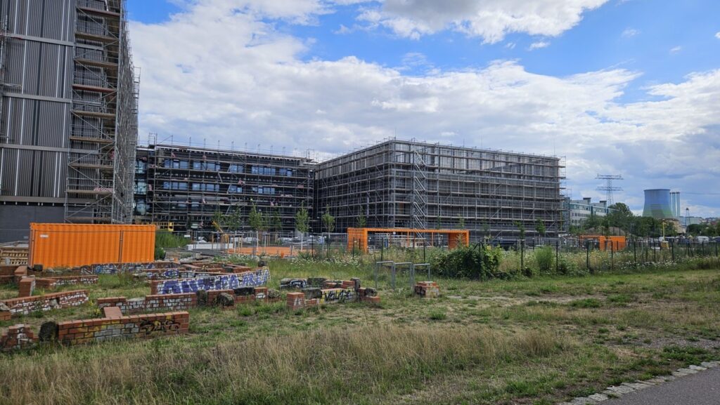 Auf dem Gelände des ehemaligen Kohlebahnhofs an der Freiberger Straße lässt die Dresdner Stadtverwaltung ein neues Berufsschulzentrum (BSZ) für Wirtschaft bauen., BSZ für Wirtschaft „Franz Ludwig Gehe“