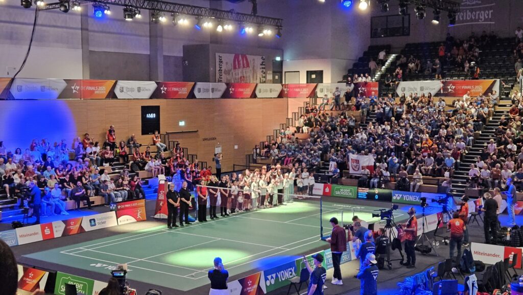 Badminton in der Ballsporthalle