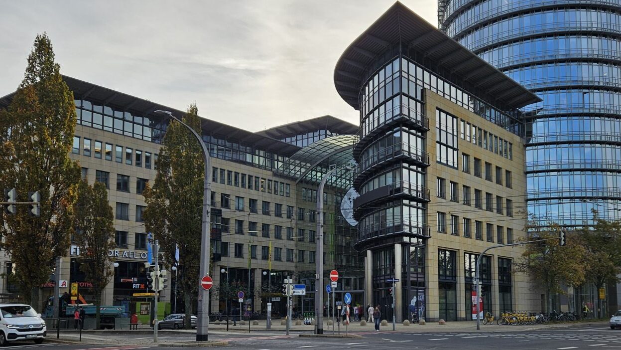 Eingang World Trade Center Dresden