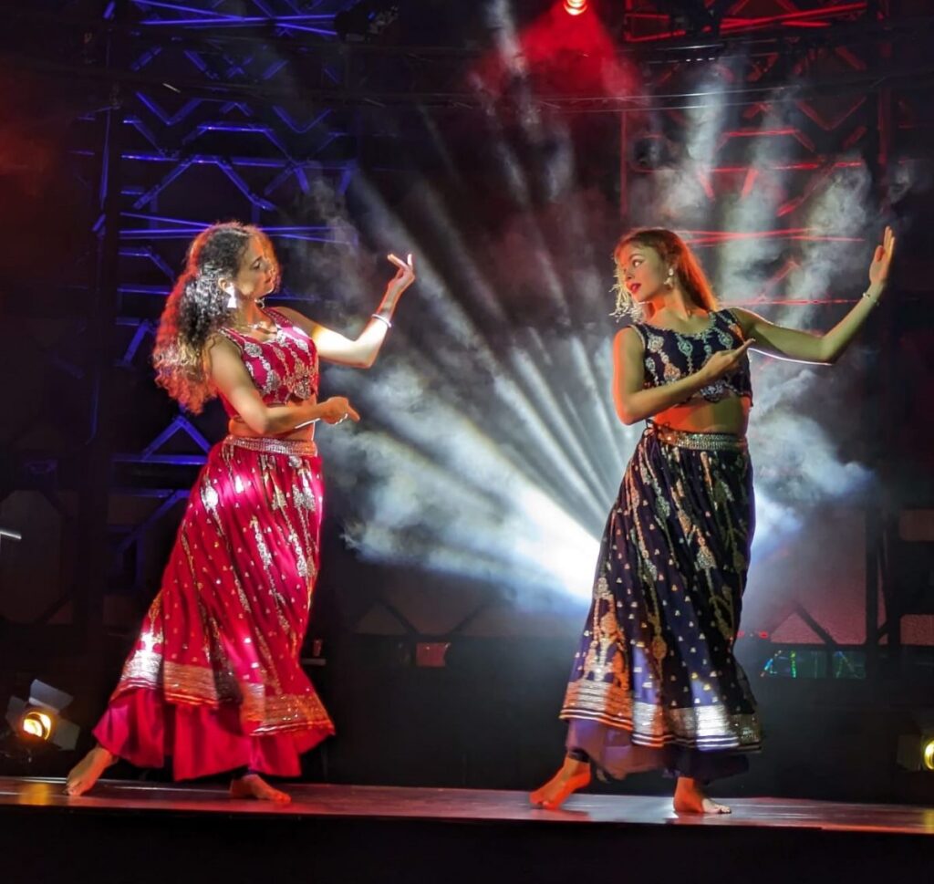 Geschwister Leila Sudevi und Mala Suraya zu Gast im Yenidze Theater