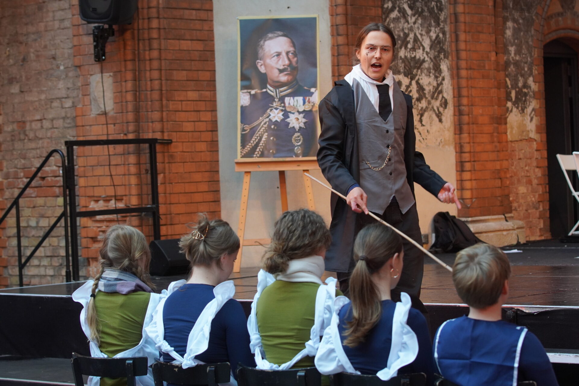 Wenn Jugendliche im Plenarsaal über Schule sprechen, wird aus Theater plötzlich echte Politik.