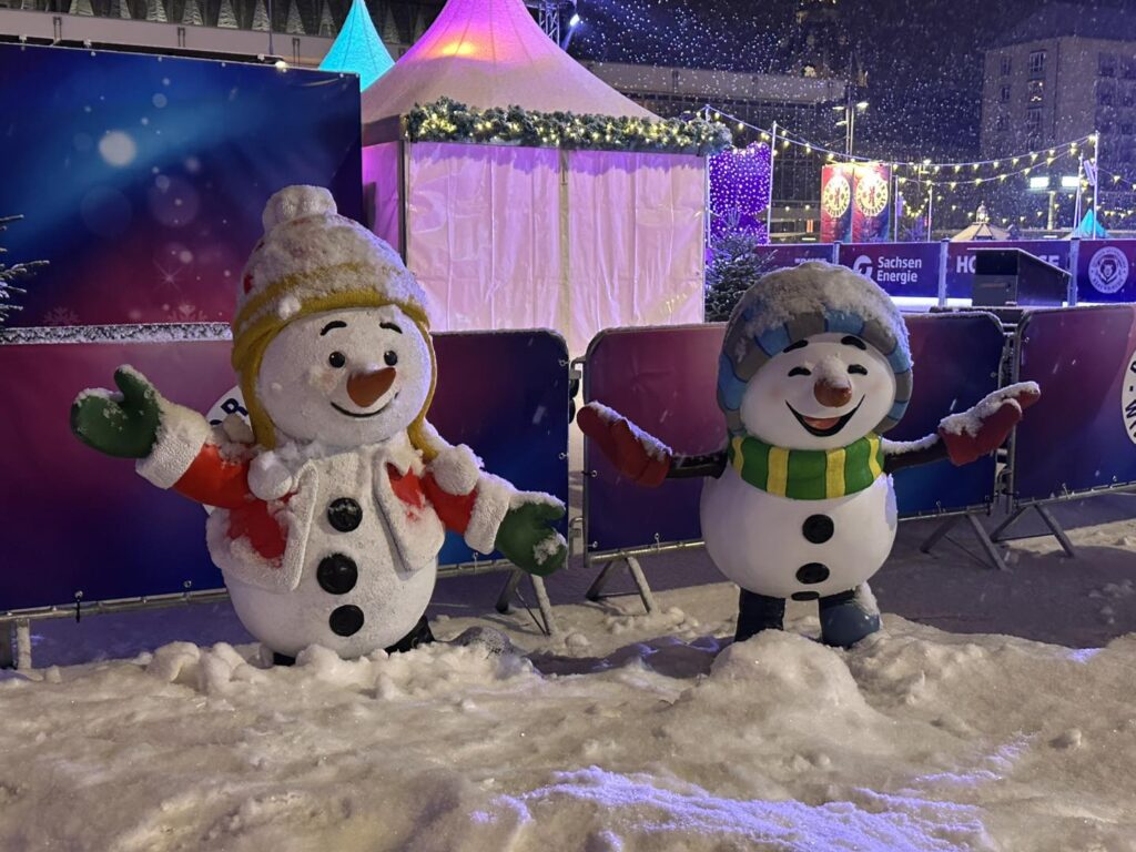 Schneemänner auf dem Dresdner Winterfest auf dem Altmarkt