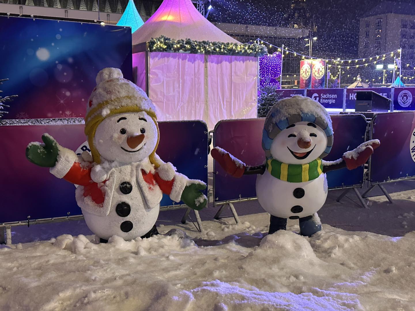 Schneemänner auf dem Dresdner Winterfest auf dem Altmarkt