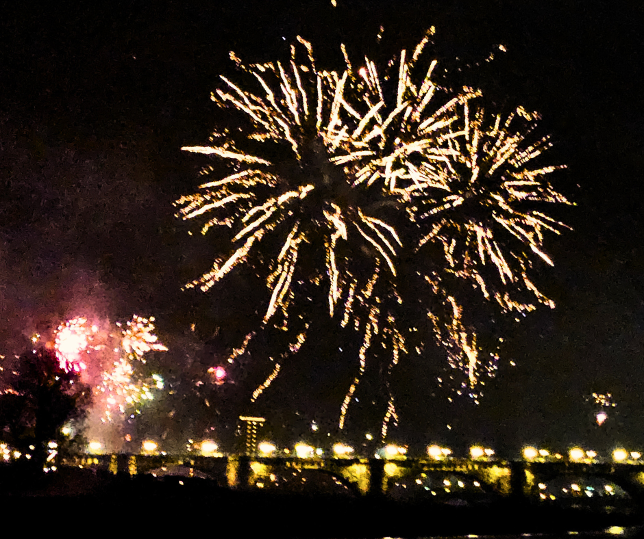Silvester Feuerwerk Dresden Elbe
