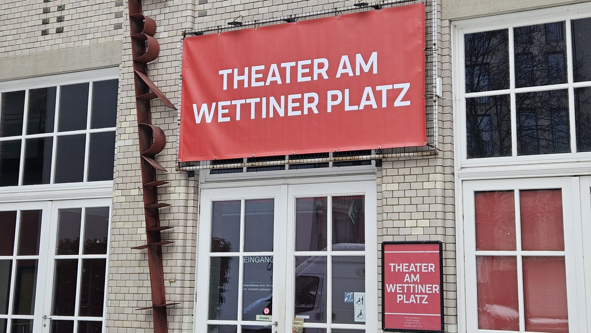 Theater am Wettiner Platz Eingang