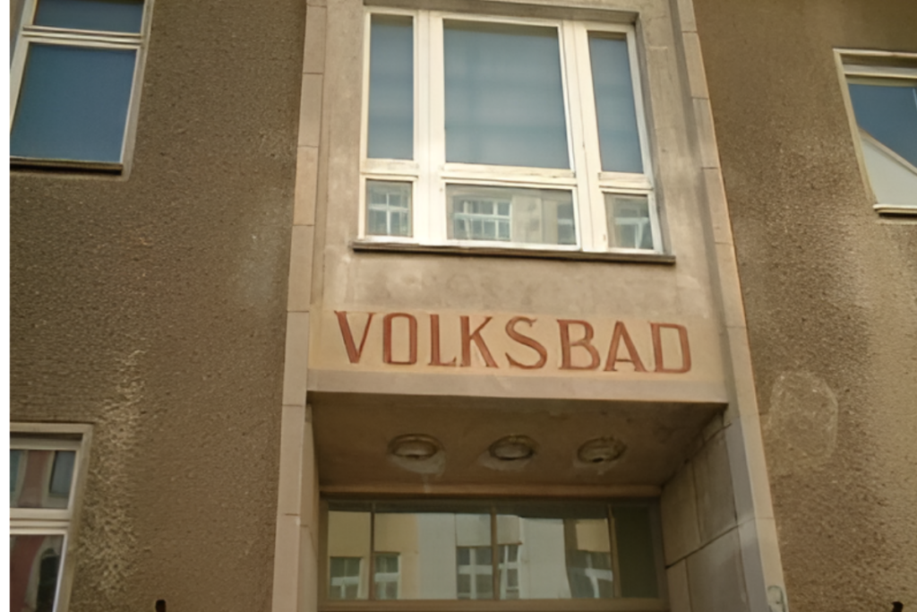 Eingang Volksbad Dresden-Friedrichstadt Foto: Ray von Zeschau
