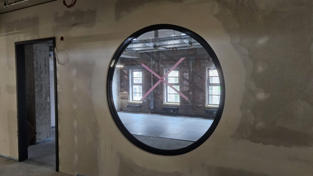 Fenster Schalterhalle im Kraftwerk mitte Dresden