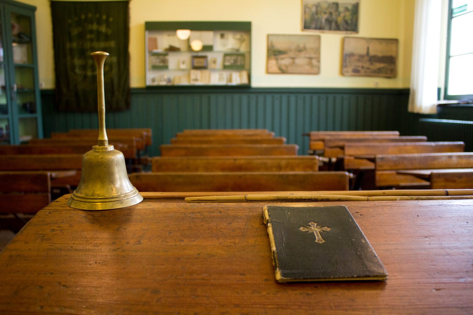 Wie klang Schule früher, wie lernte man Sprache und warum sind Dialekte mehr als Folklore? Das Schulmuseum Dresden lädt zum Tag der Muttersprache zum Entdecken und Mitmachen ein.
