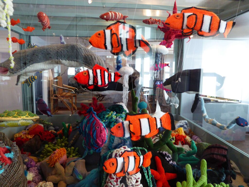 Ausstellung was sammelst du? im Jägerhof - grstrickte Fische