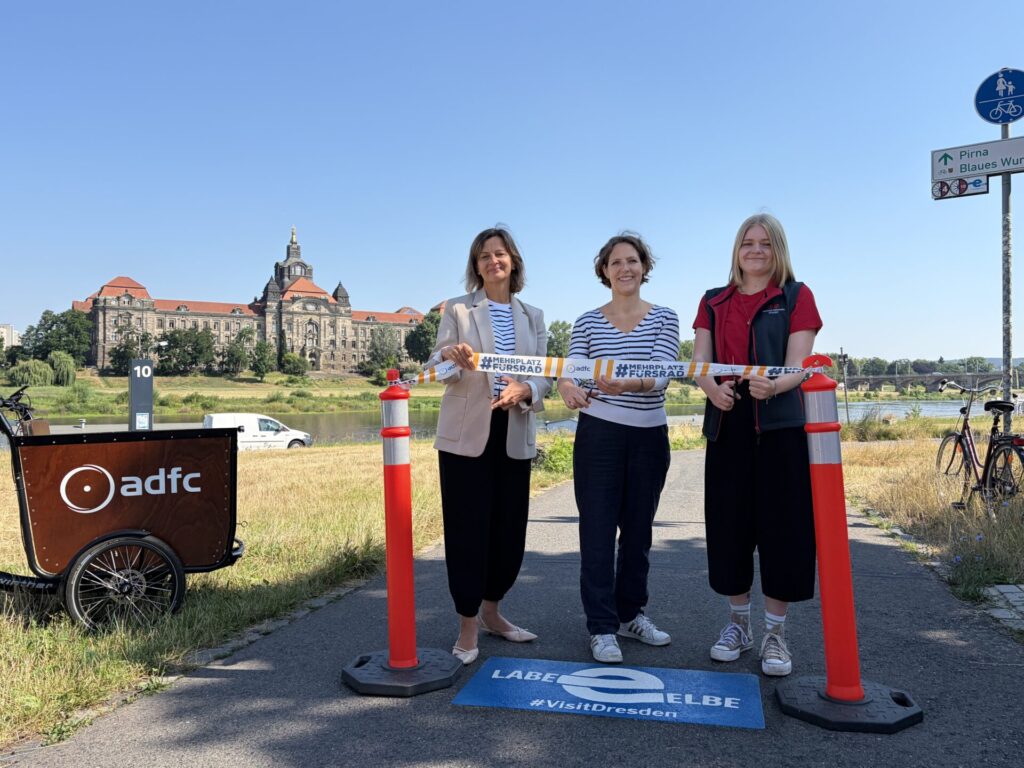 Offizielle Eröffnung mit neuen Piktogrammen am Elberadweg