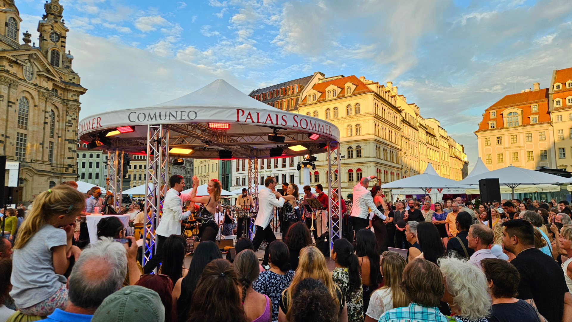 Der Palais Sommer steckt mitten in seiner Geburtstagswoche. Das Festival feiert fünf Jahre auf dem Dresdner Neumarkt