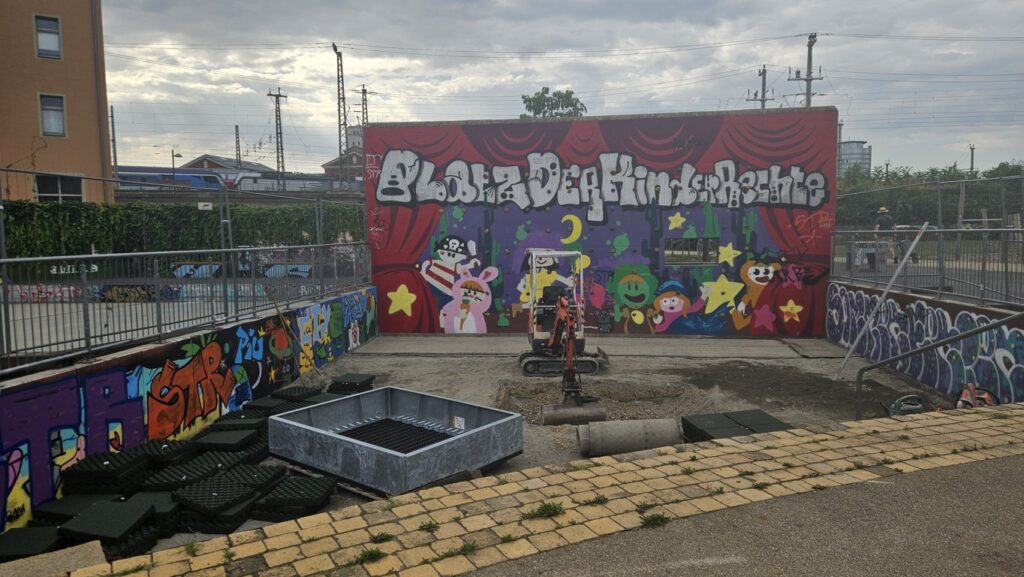 Neues Trampolin am Platz der Kinderrechte Dresden