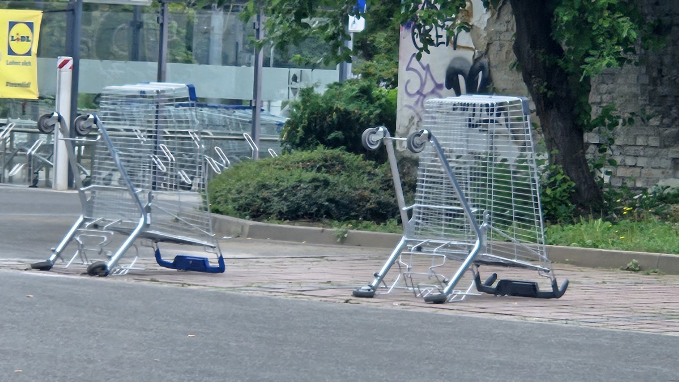 Einkaufswagen Behringstraße löbtauerstraße am Lidl Parkplatz