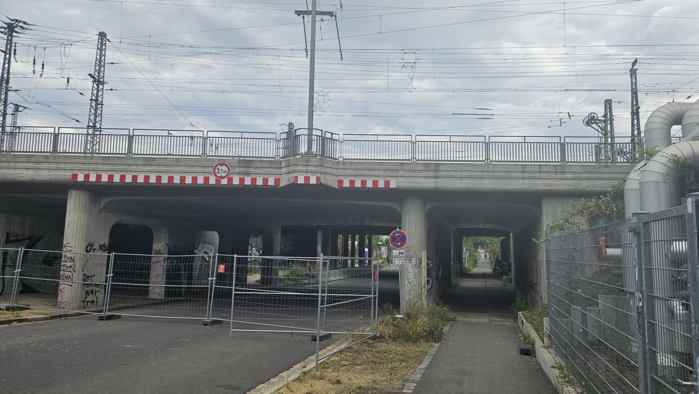 Behringstraße Baustelle Eisenbahnbrücke