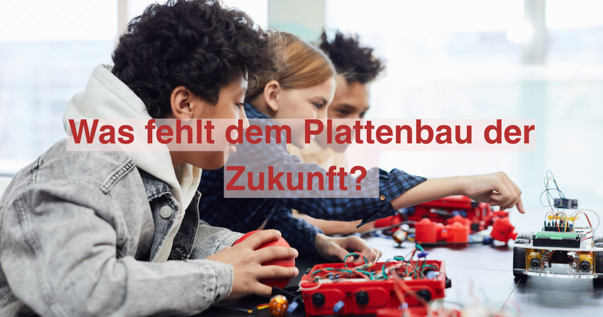 Kinder bauen in einem Ferienworkshop im Stadtmuseum Dresden mit bunten Lego®-Steinen einen Plattenbau und seine Umgebung um.
