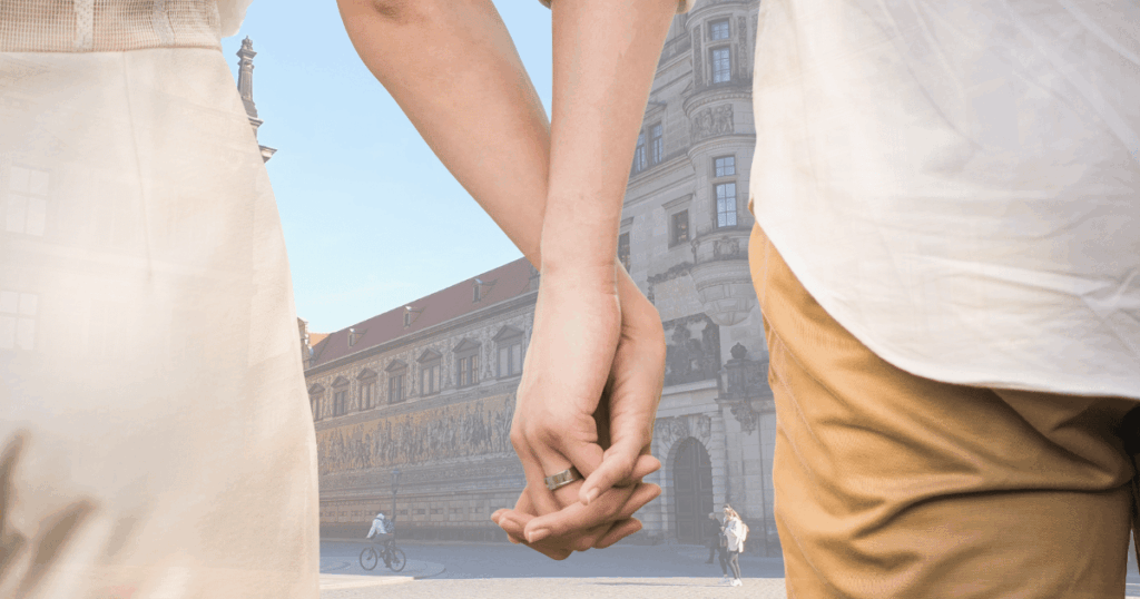 Am 3. Oktober 2026 um 12 Uhr laden Dresdner Klimaschutzgruppen zur Menschenkette auf den Schlossplatz ein. Alle Infos zur Aktion „Es brennt“.